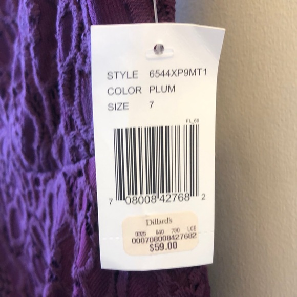 Beautiful lace dress. NWT never worn. Pretty plum color - Picture 4 of 4